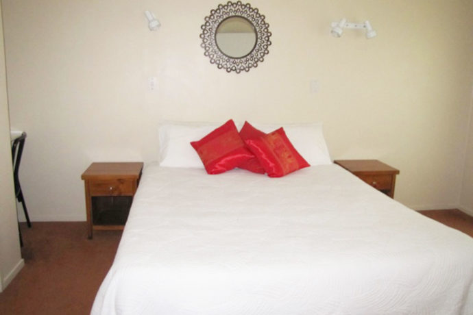 King bed holiday accommodation